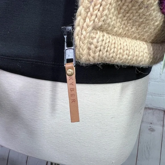 🧸🌈NWT🤩 |•KYBER•| Hand Made Wool Bear Fleece Lined Sweater + Mittens🌈 - Picture 11 of 16